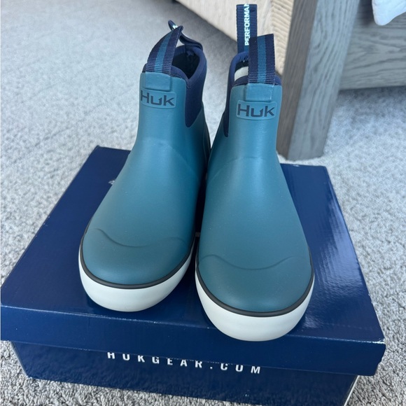Huk Shoes - NWT — Women’s Huk Fishing Boots